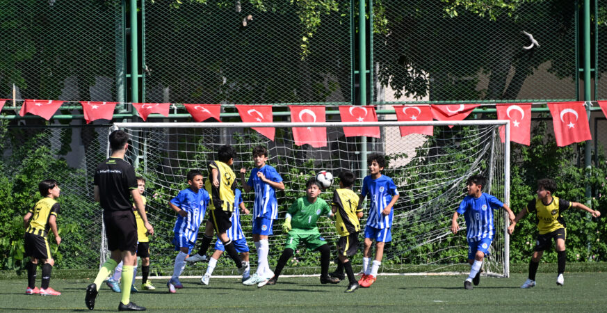 Büyükşehir Ev Sahipliğindeki ‘U-11 ve U-12 Çocuk Futbol Şenliği’ Devam Ediyor