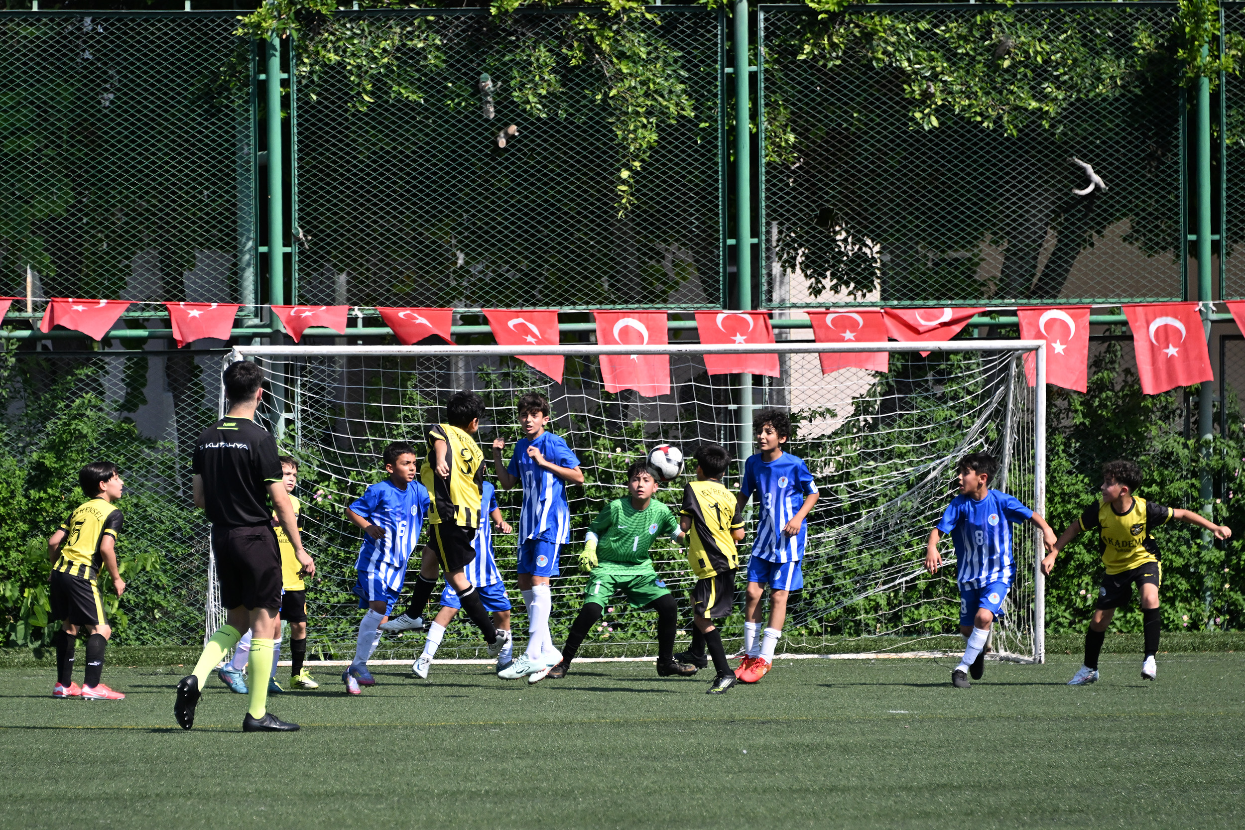 Büyükşehir Ev Sahipliğindeki ‘U-11 ve U-12 Çocuk Futbol Şenliği’ Devam Ediyor