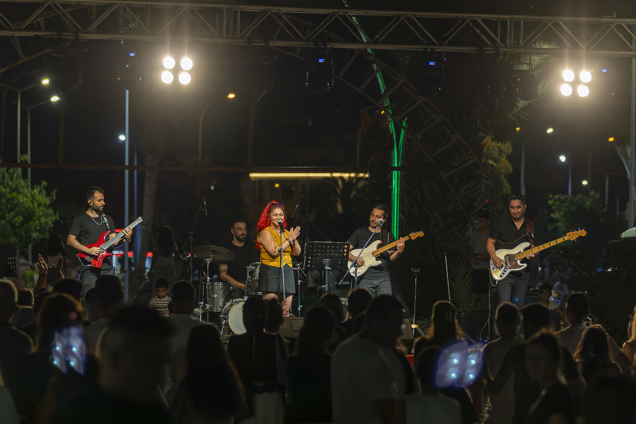 Mersin Büyükşehir Belediyesi Sanatçıları Yayladan Sahile Konser Veriyor