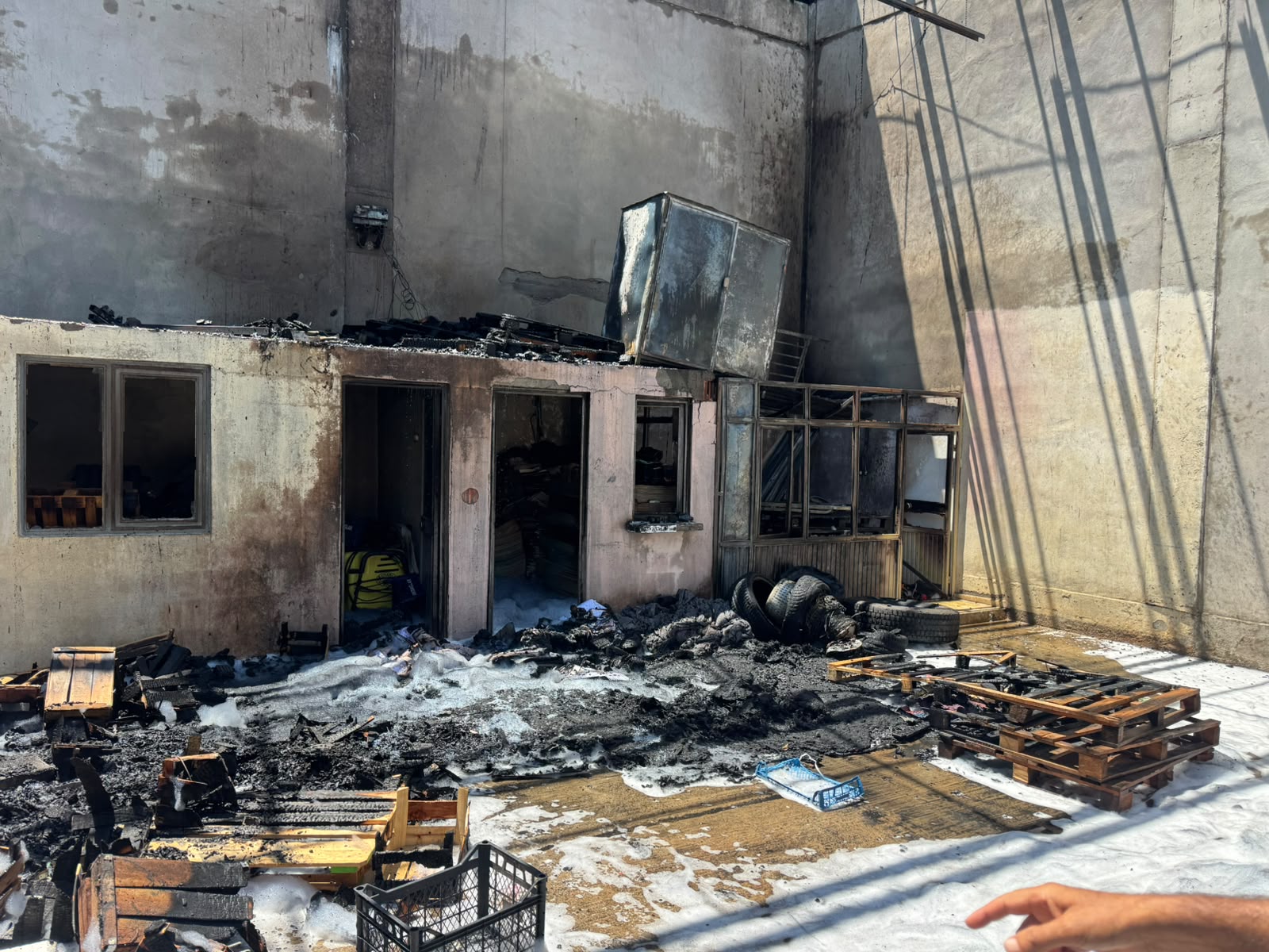 Mersin Sebze ve Meyve Hali'nde Çıkan Yangın İtfaiye Müdahalesiyle Söndürüldü