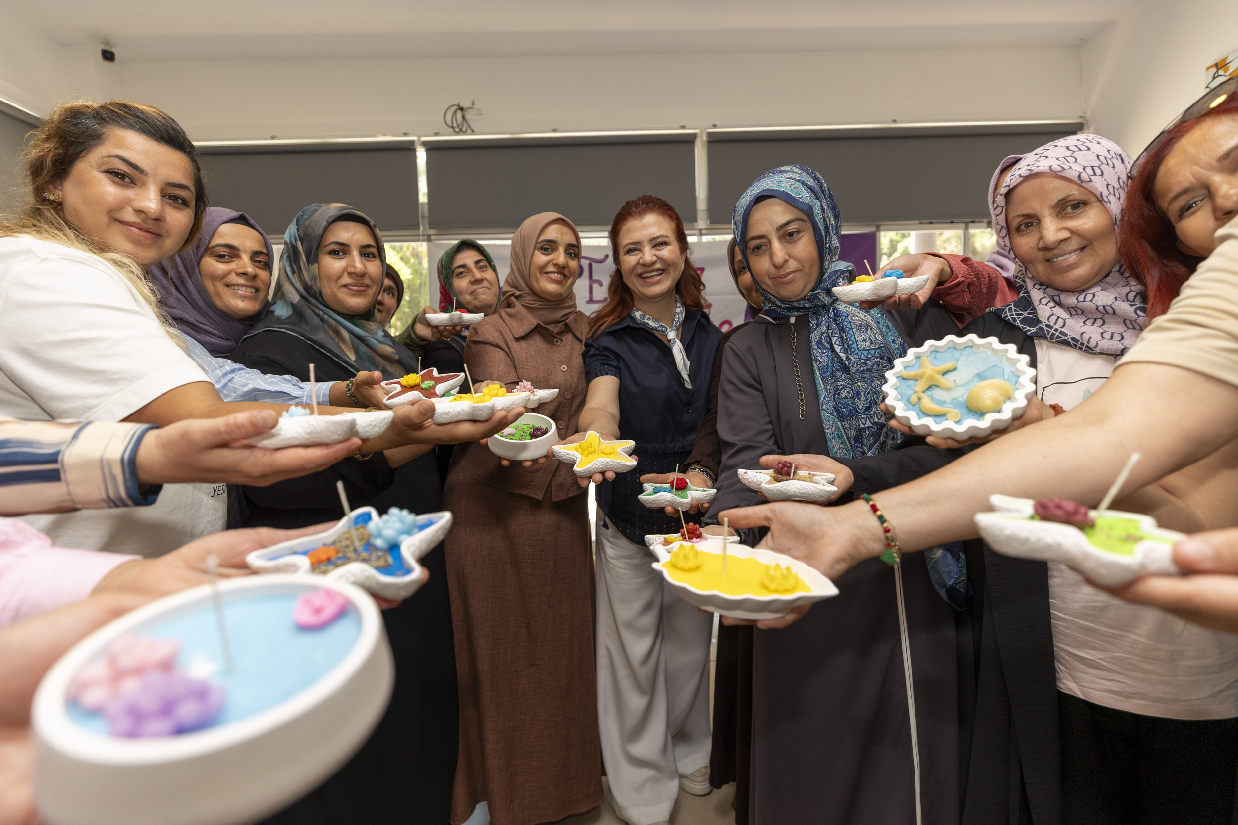 Mersin Büyükşehir Belediyesi Evimiz Atölye Projesi Mum Yapımı Eğitimi