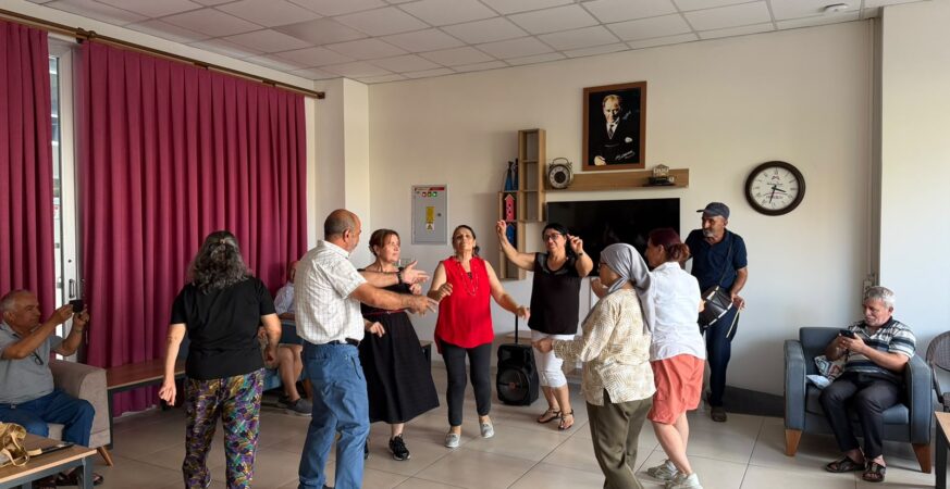 Mersin Büyükşehir'den Dünya Emekliler Günü'nde Emekli Evleri'nde Etkinlikler