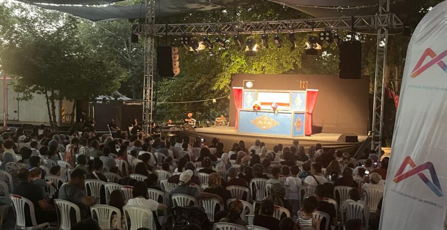 Mersin Şehir Tiyatrosu 13 İlçede 13 Temsil Gerçekleştirdi