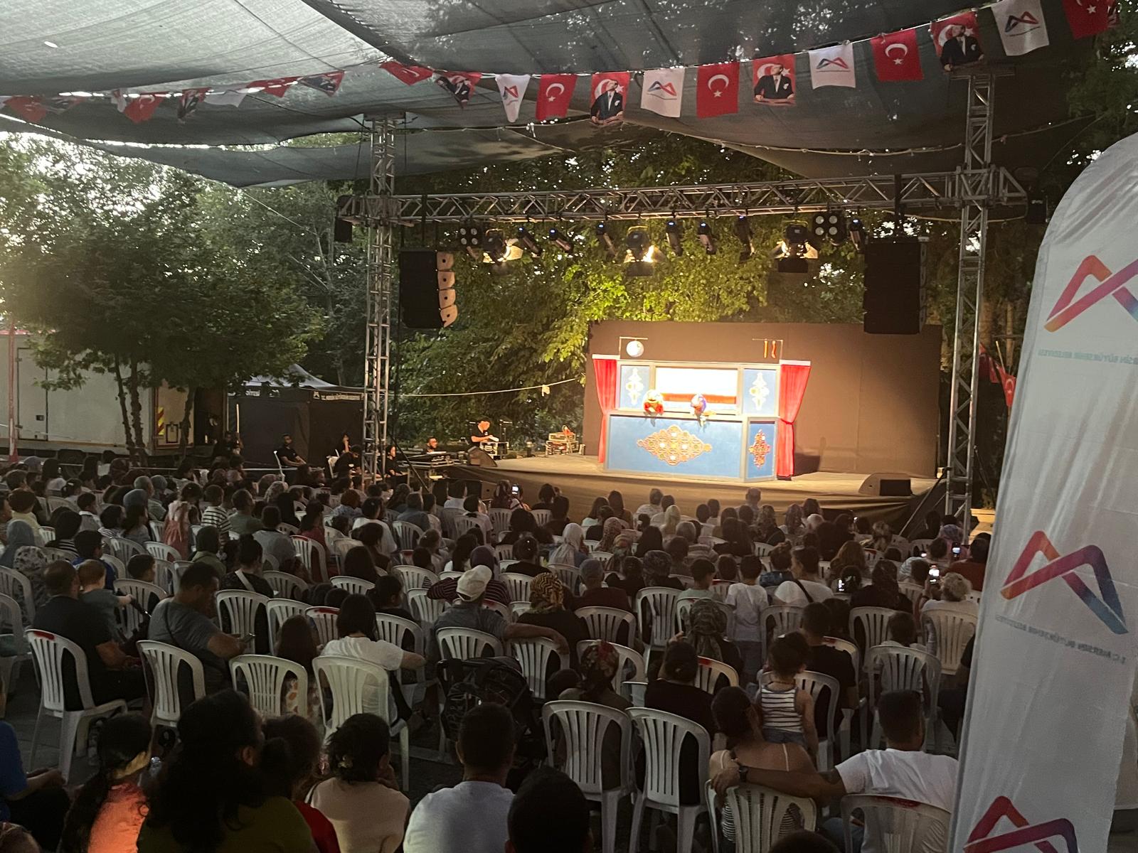 Mersin Şehir Tiyatrosu 13 İlçede 13 Temsil Gerçekleştirdi