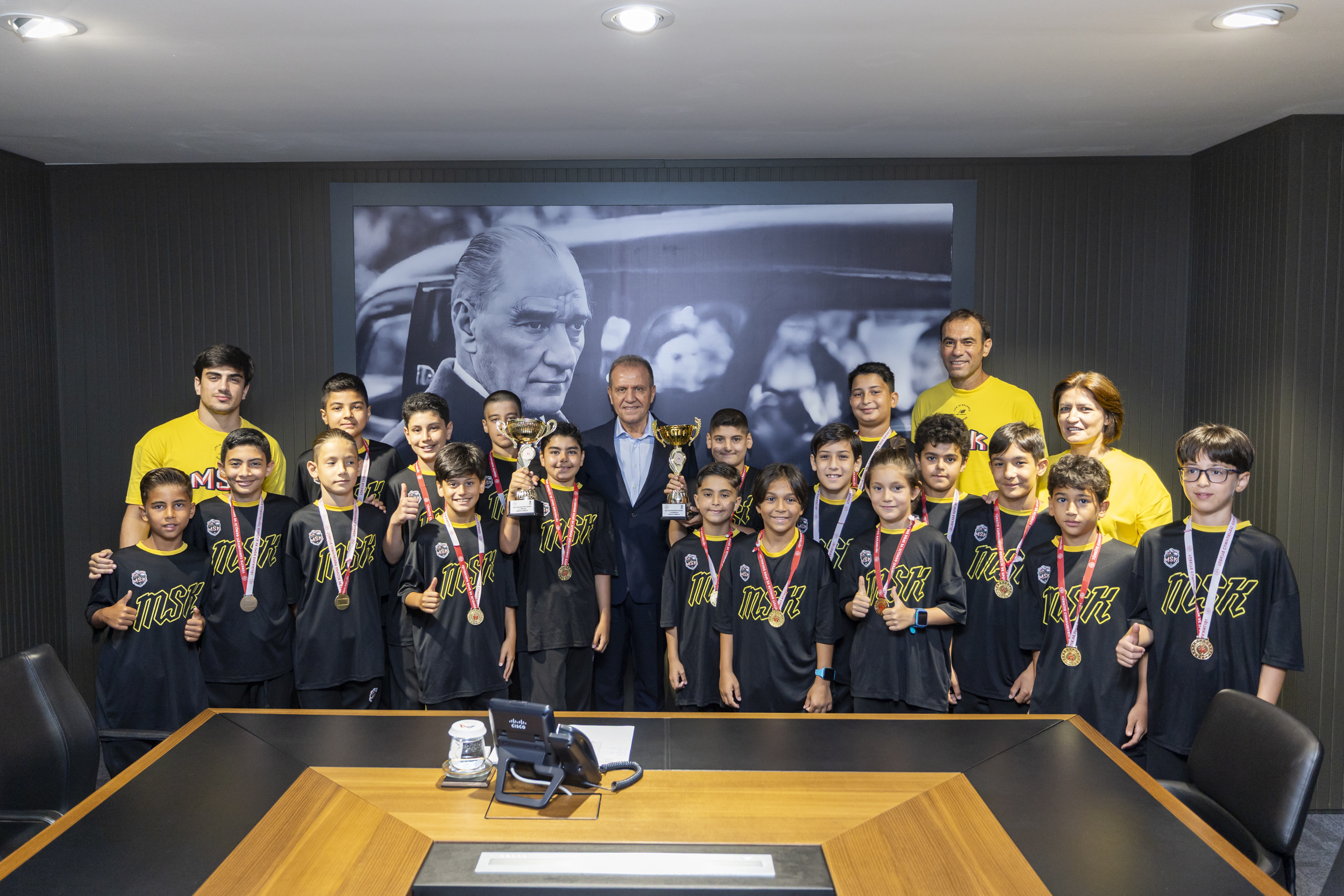 MSK U10 ve U11 Basketbol Takımları Başkan Seçer’i Ziyaret Etti