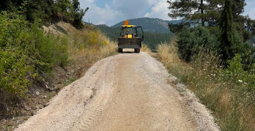 Toroslar Belediyesi Merkez ve Kırsal Mahallelerde Yol Çalışmalarını Sürdürüyor