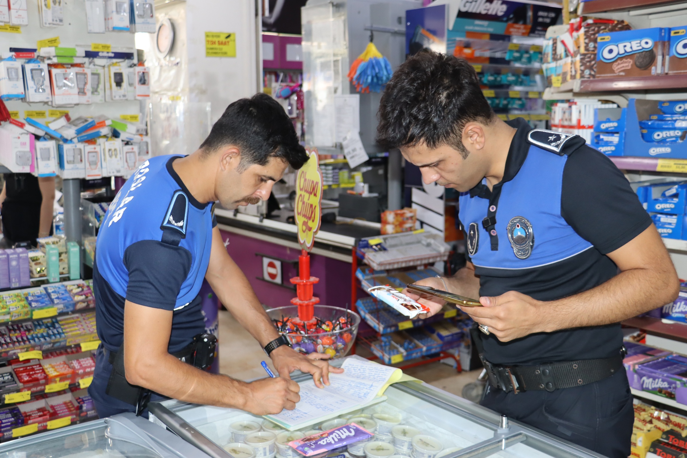 Toroslar Belediyesi Zabıta Ekipleri Marketlerde Kapsamlı Denetim Yaptı