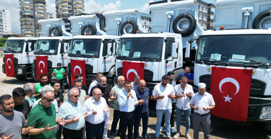Erdemli Belediyesi Hizmet Filosuna 10 Yeni Kamyon Ekledi