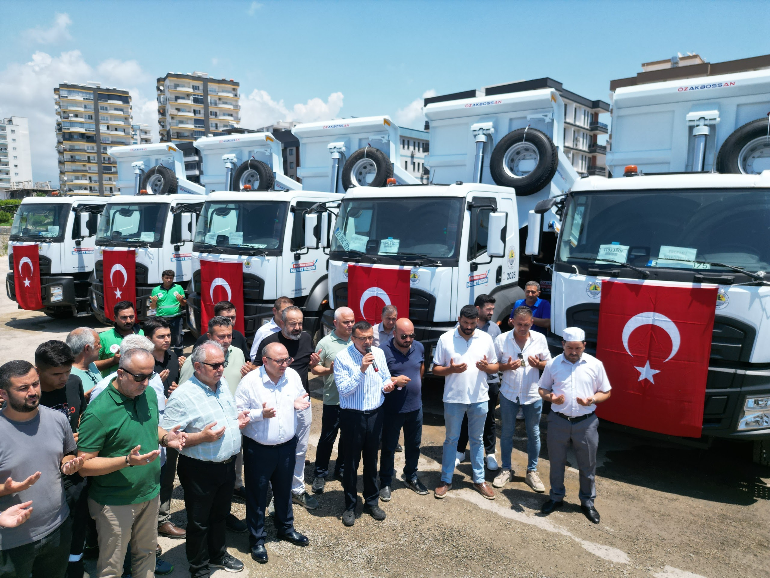 Erdemli Belediyesi Hizmet Filosuna 10 Yeni Kamyon Ekledi