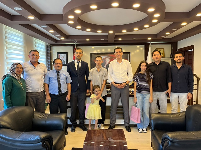 Kaymakam Topsakaloğlu LGS Başarılı Öğrencileri Kabul Etti Ödüllendirdi Kaymakam Topsakaloğlu LGS Başarılı Öğrencileri Kabul Etti Ödüllendirdi