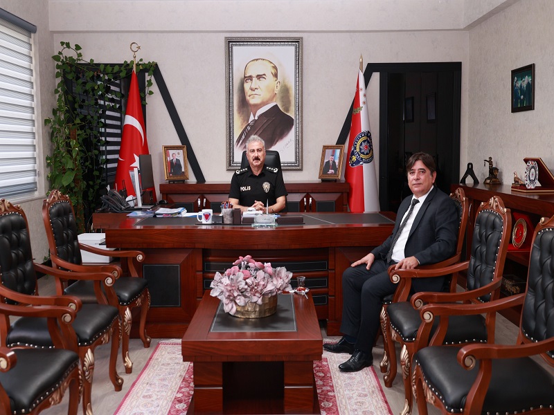 Emekli Emniyet Müdürü Murat Yücel İl Emniyet Müdürü Fahri Aktaş'ı Ziyaret Etti Emekli Emniyet Müdürü Murat Yücel İl Emniyet Müdürü Fahri Aktaş'ı Ziyaret Etti