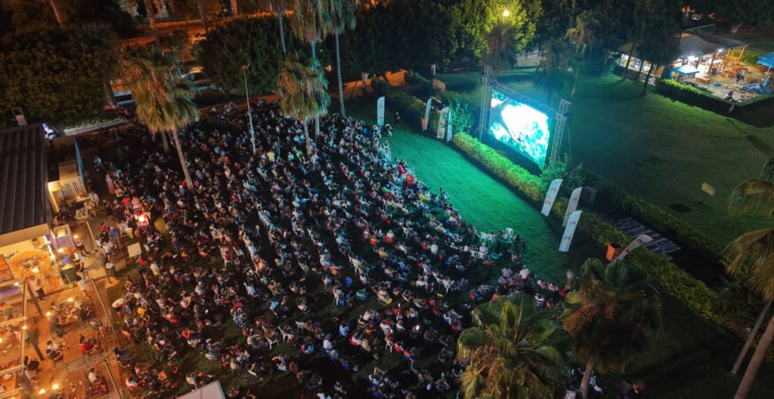 Mersin Büyükşehir Açık Hava Sinema Günleri Yukarı Bak Filmiyle Devam Ediyor