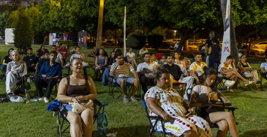 Mersin Büyükşehir Akustik Sahne Konserleri Yaz Akşamlarına Ritim Katıyor