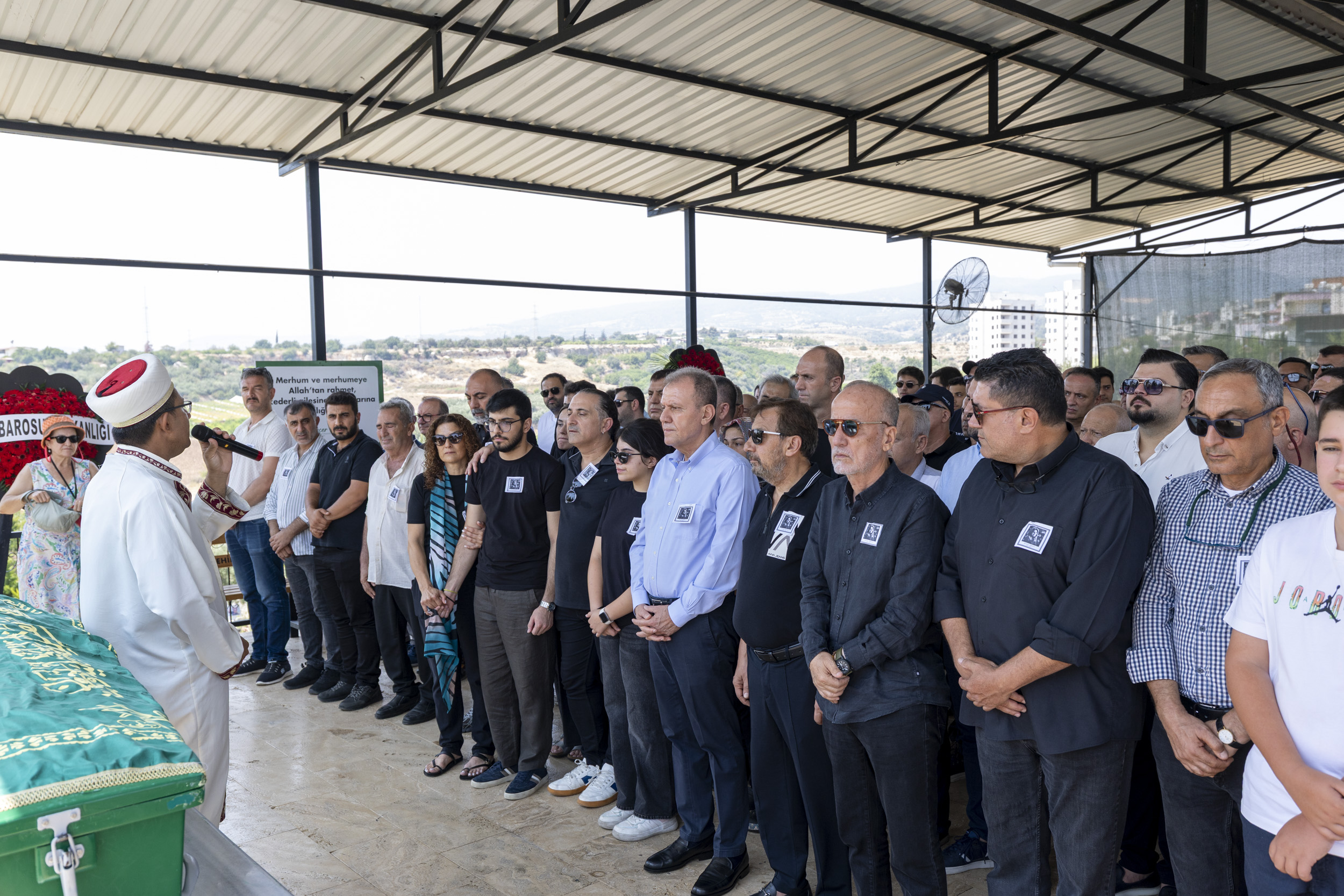 Mersin Büyükşehir Belediye Başkanı Seçer Gazeteci Canova'nın Cenaze Törenine Katıldı