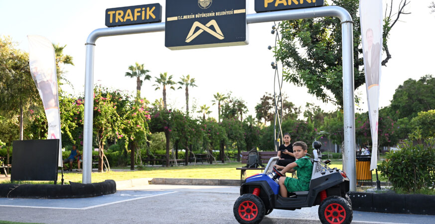 Mersin Büyükşehir Trafik Parkta Çocuklara Uygulamalı Eğitim Verdi