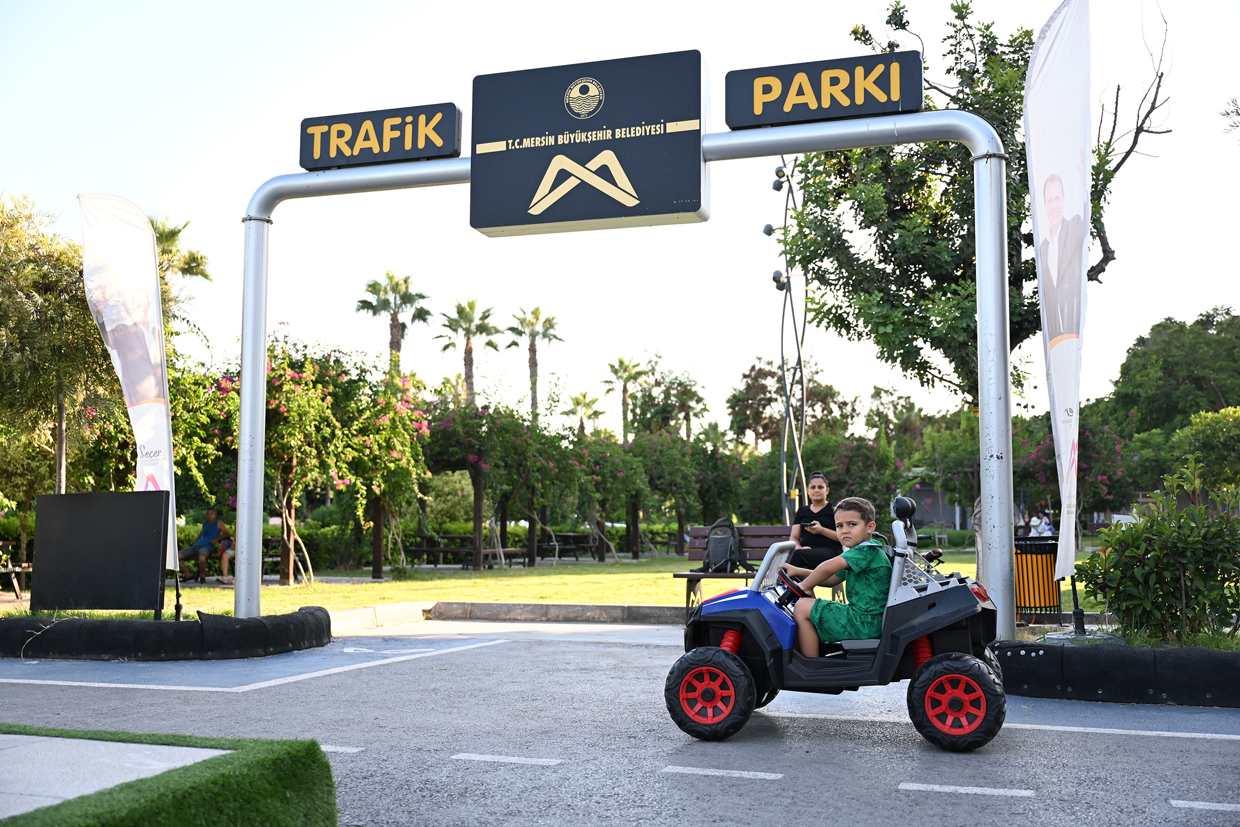 Mersin Büyükşehir Trafik Parkta Çocuklara Uygulamalı Eğitim Verdi Mersin Büyükşehir Trafik Parkta Çocuklara Uygulamalı Eğitim Verdi