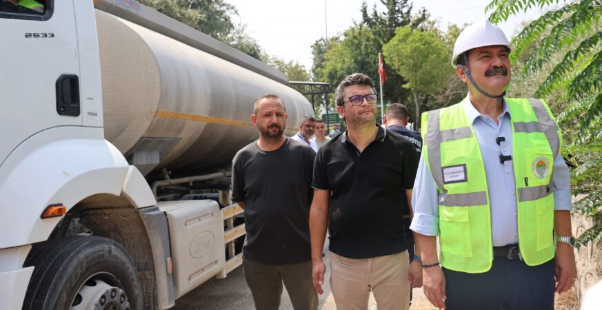 Toroslar Belediye Başkanı Yıldız Metruk Bina Yıkımını İnceledi Toroslar Belediye Başkanı Yıldız Metruk Bina Yıkımını İnceledi