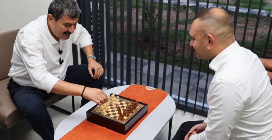 Toroslar Belediyesi Emekli Sohbet Evini Hizmete Açtı Toroslar Belediyesi Emekli Sohbet Evini Hizmete Açtı
