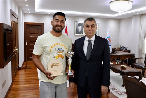 Vali Atilla Toros Milli Para Tenisçi Ahmet Kaplan ile Görüştü