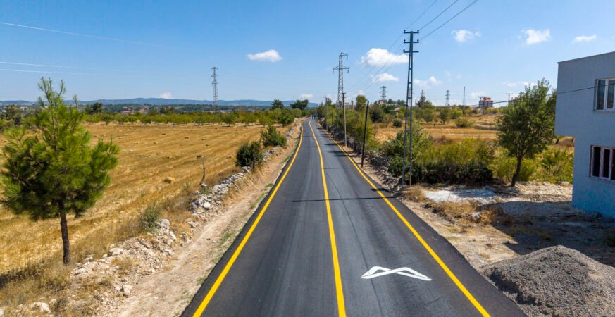 Mersin Büyükşehir Gülnar Bulgara Caddesi'ni Yeniledi Mersin Büyükşehir Gülnar Bulgara Caddesi'ni Yeniledi