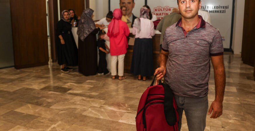 Mezitli Belediyesinden Öğrencilere Kırtasiye Desteği Mezitli Belediyesinden Öğrencilere Kırtasiye Desteği