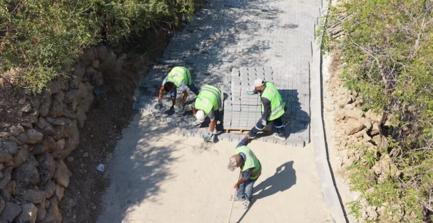 Tarsus Belediyesi Belen ve Yunusoğlu'nda 3 Bin 200 Metrekare Yol Yeniledi
