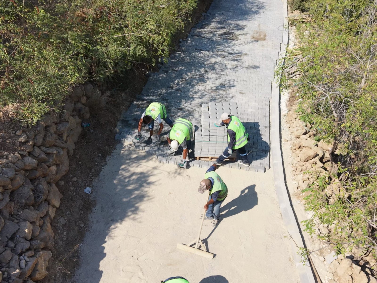 Tarsus Belediyesi Belen ve Yunusoğlu'nda 3 Bin 200 Metrekare Yol Yeniledi