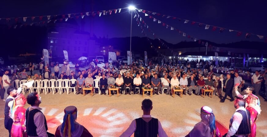 Toroslar'da 2 Şeftali Hasadı Etkinliği Düzenlendi
