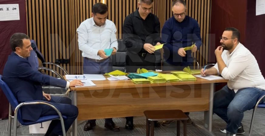 Tarsus Ticaret Borsası Seçiminde Eşitlik: Kurayla Belirlenen Mecliste Çoğunluk Veyis Avcı’nın Oldu