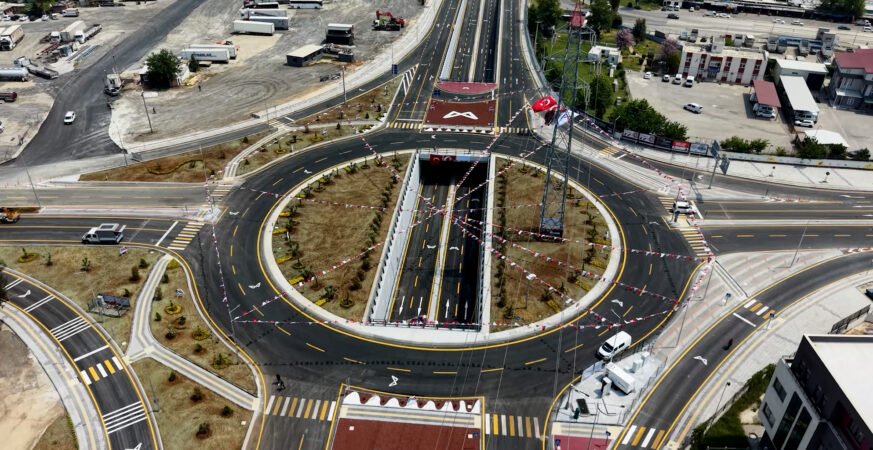 Mersin Büyükşehir Akdeniz İlçesinde Ulaşım Altyapısını Güçlendirdi
