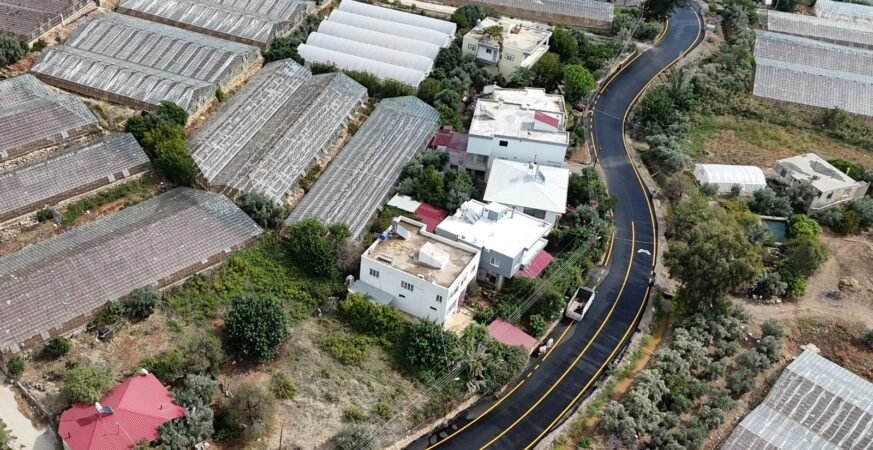 Mersin Büyükşehir Belediyesi Aydıncık ve Gülnar'da Yol Çalışmalarını Tamamladı