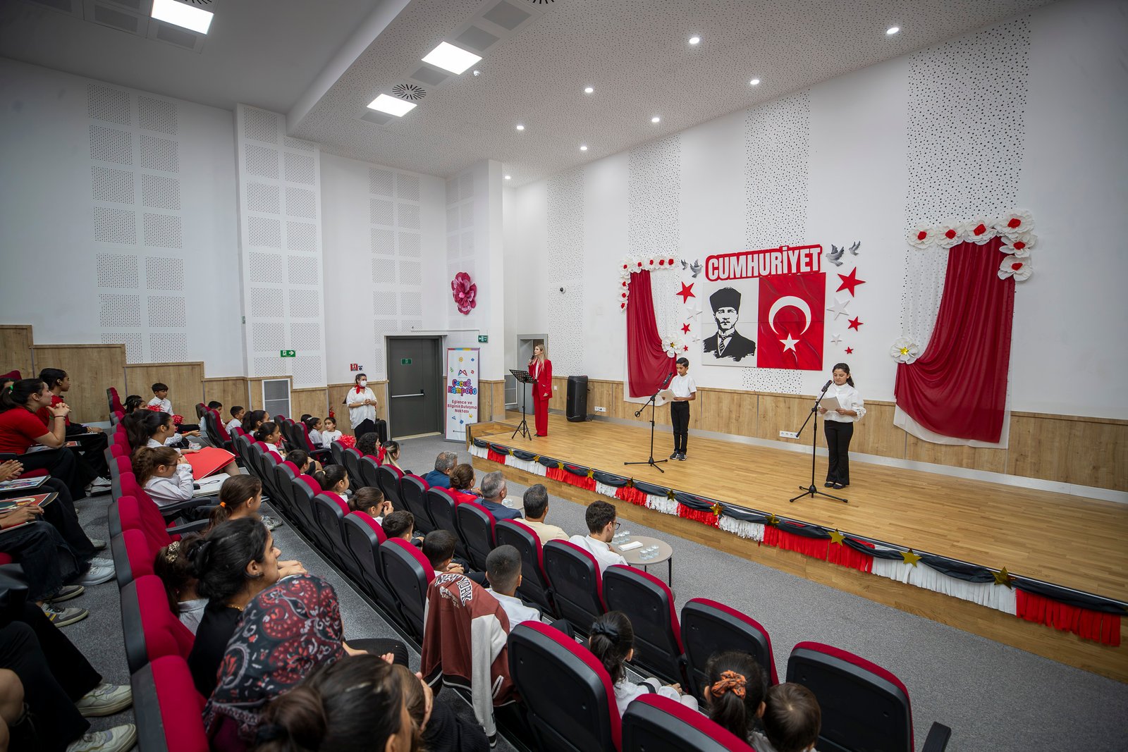 Mersin Büyükşehir Belediyesi Çocuk Kampüsleri ve Kurs Merkezlerinde Cumhuriyet Coşkusu