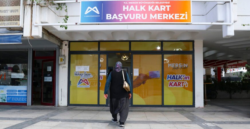 Mersin Büyükşehir Halk Kart Uygulaması Dar Gelirli Yurttaşlara ve Esnafa Destek Sağlıyor