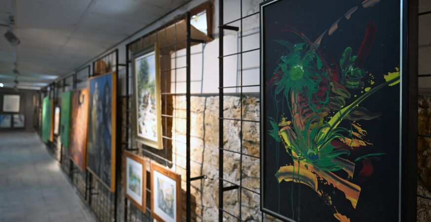 Mersin Büyükşehir Tarsus Esnaf Vitrinlerini Sanat Galerisine Dönüştürdü