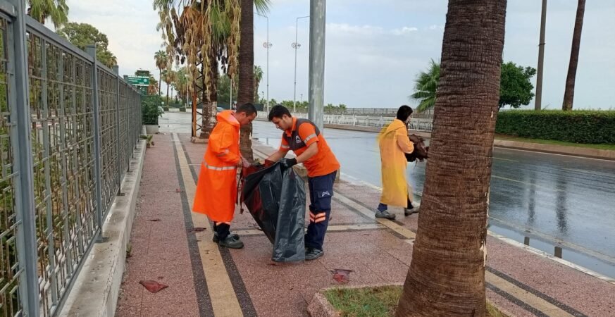 Mersin Sağanak Yağış Uyarısı Büyükşehir ve MESKİ Önlemlerini Sürdürüyor