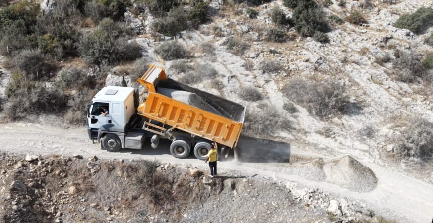 Tarsus Kırıt ve Boğazpınar Mahallelerinde Yol Bakım Onarım Çalışmaları Tamamlandı