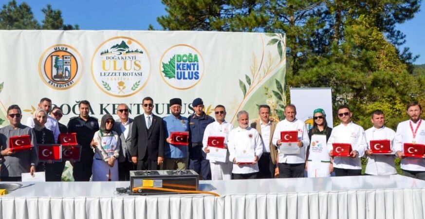 Tarsus'un Tarımsal Değerleri Ulus Lezzet Rotası Festivali'nde Tanıtıldı Tarsus'un Tarımsal Değerleri Ulus Lezzet Rotası Festivali'nde Tanıtıldı