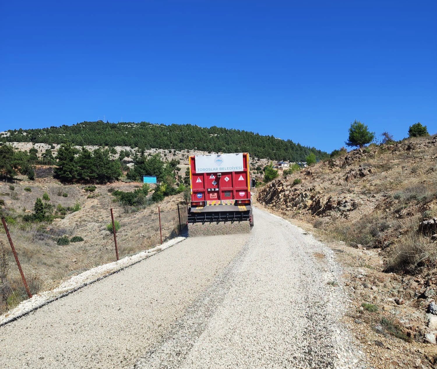 Toroslar Belediyesi Üstyapı Çalışmalarını Sürdürüyor