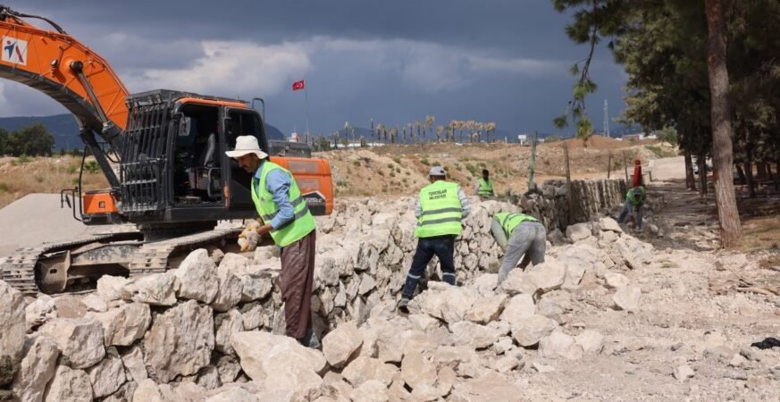 Toroslar Korukent Piknik Alanında Kapsamlı Yenileme Çalışmaları Sürüyor Toroslar Korukent Piknik Alanında Kapsamlı Yenileme Çalışmaları Sürüyor