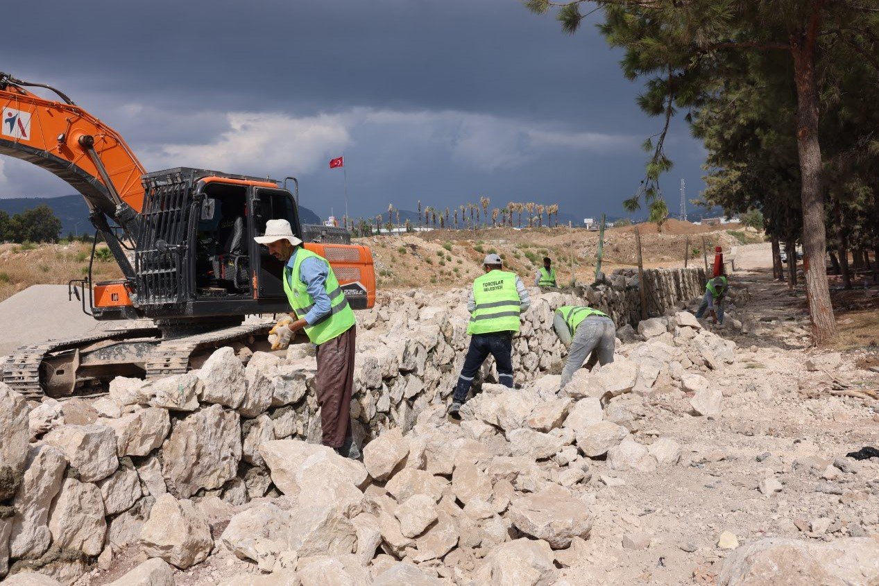 Toroslar Korukent Piknik Alanında Kapsamlı Yenileme Çalışmaları Sürüyor Toroslar Korukent Piknik Alanında Kapsamlı Yenileme Çalışmaları Sürüyor